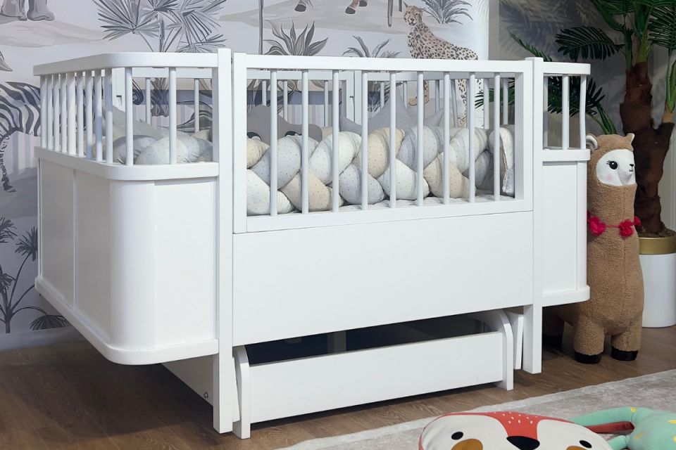 Star Beyaz Sallanır Büyüyen Karyola